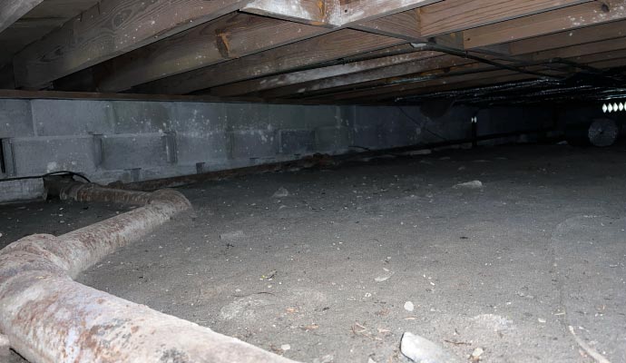 Dirty crawl space Dirty crawl space