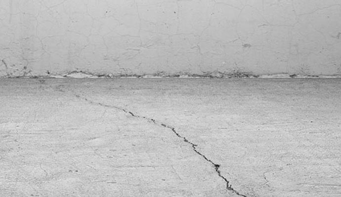 Foundation floor crack Foundation floor crack